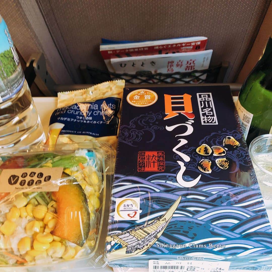野宮真貴さんのインスタグラム写真 - (野宮真貴Instagram)「大阪へ🚅相も変わらず"貝づくし"ですが、最近変わったのはサラダをプラスして最初に食べるようになったこと✌️ #行ってきます #大阪へ #貝づくし #野菜から食べましょう #血糖値の上昇を穏やかに #野宮真貴 #missmakinomiya」7月29日 13時33分 - missmakinomiya
