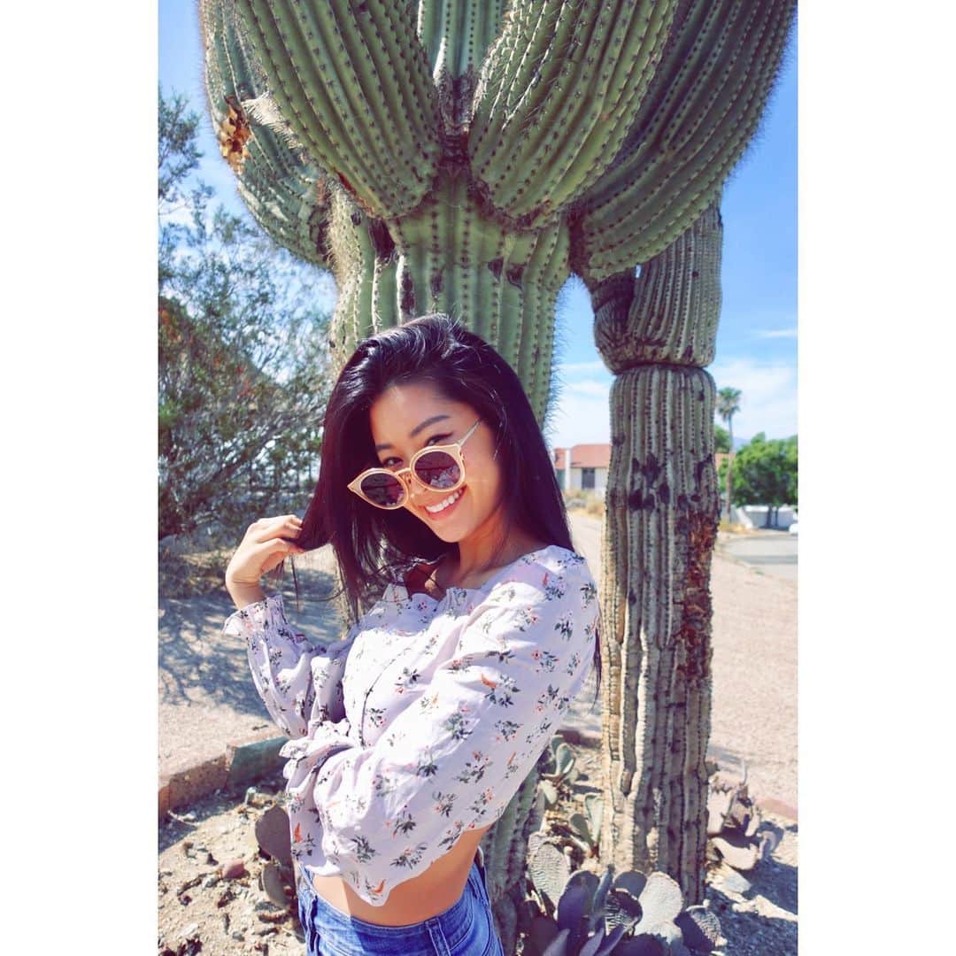 福山智可子のインスタグラム：「今日も @wdot_official 🌵 . @toplog_official からチェックできるよ！ #WDOT #ダブルドット #島袋聖南 #TOPLOG #cactus」