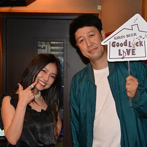 TOKYO FM+のインスタグラム：「小籔千豊がMCをつとめるTOKYO FMの番組「KIRIN BEER “Good Luck”LIVE」ゲストに島谷ひとみさんが登場🎉好きな男性のタイプを告白してくれました❤️❤️ 詳しくは、ページトップのリンクを見てね👉👉 #島谷ひとみ #小籔千豊 #radio #tokyofm #tokyofmplus」
