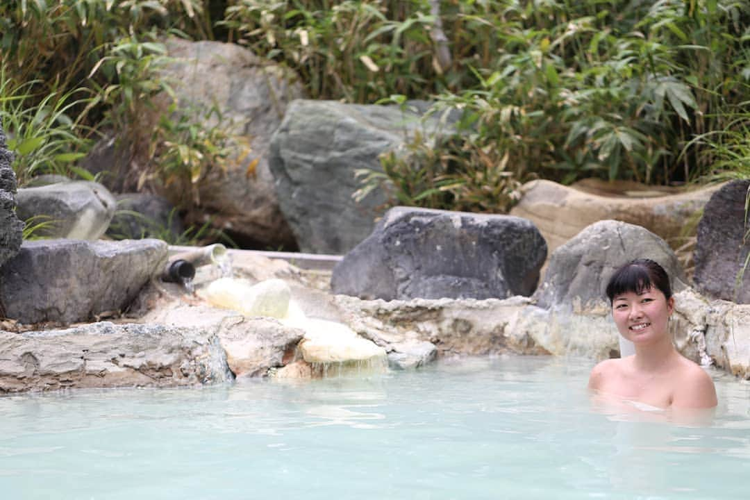 しずかちゃんさんのインスタグラム写真 - (しずかちゃんInstagram)「万座温泉｢湯の花旅館｣ 行ってきたよー ・ 残念ながら貸し切りだった… ・ この日も気温は都心と10度程違って避暑するには最高だー ・ #群馬県#万座温泉#湯の花旅館#タオル１枚#mixbath#混浴#しずかちゃん#温泉モデル#温泉めぐり#入浴#naked#hotsprings#girls#japanese#bath#bathing#japanesegirls#asiangirls#japanesebeauty#混浴露天風呂#撮影#travel#asiannude#笑顔#smile#asianbeauty#japanesenude#旅行#trip#nude」7月29日 13時40分 - ch.shizuka