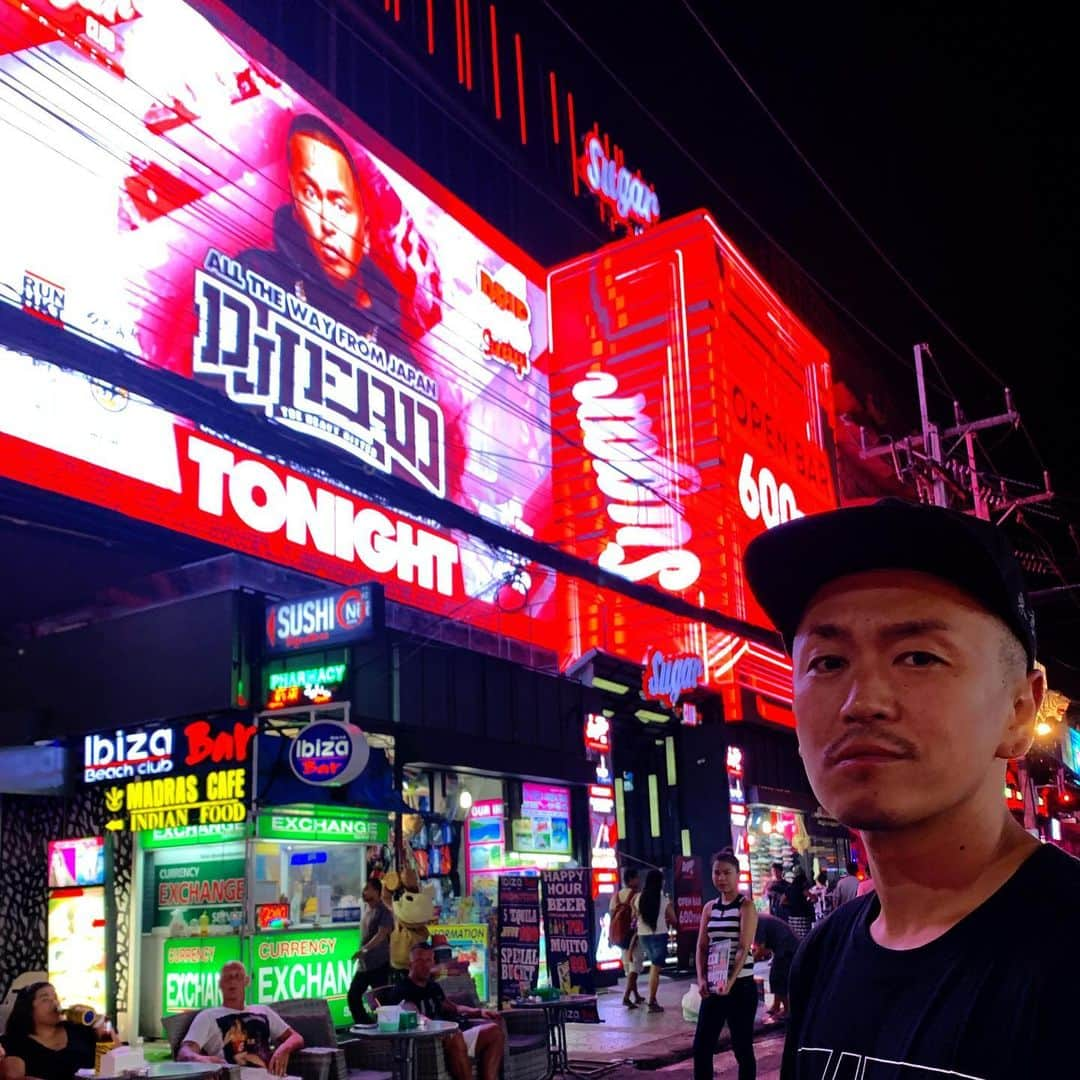 DJ LEADさんのインスタグラム写真 - (DJ LEADInstagram)「I think Sugar club phuket is one of the best Hip Hop Club in Asia.  You should be there to see what happens 📸 Bangkok Invaders Takin Over Everywhere.  #phuket #sugarclubphuket  #sugarbitz #djlead #skamlife #skamartist #skamasia #theheavyhitterdjs #hot97 #skamartist #skamasia #bangkokinvaders #bitzcam  #arumatiks #dominatetheworld」7月29日 13時50分 - djleadhh