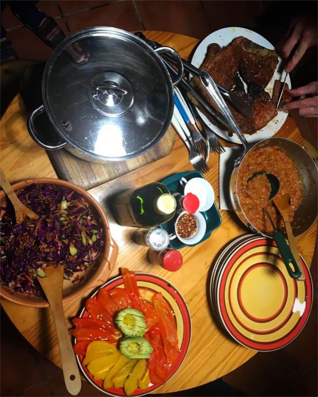 バーバラ・ザンガールさんのインスタグラム写真 - (バーバラ・ザンガールInstagram)「Five star gipsy cook @brittany_griffith is giving her very best in the kitchen! #feedthehungryaustrians #foodborn #passion」7月29日 14時04分 - babsizangerl