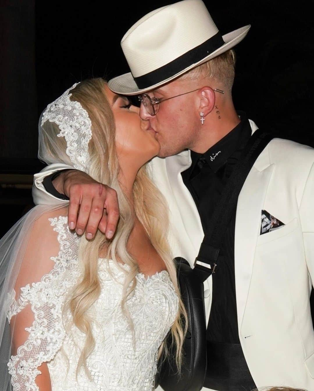 Just Jaredさんのインスタグラム写真 - (Just JaredInstagram)「@tanamongeau & @jakepaul are married! The YouTube stars arrive for their wedding in Las Vegas.  #JakePaul #TanaMongeau Photos: Backgrid」7月29日 14時10分 - justjared