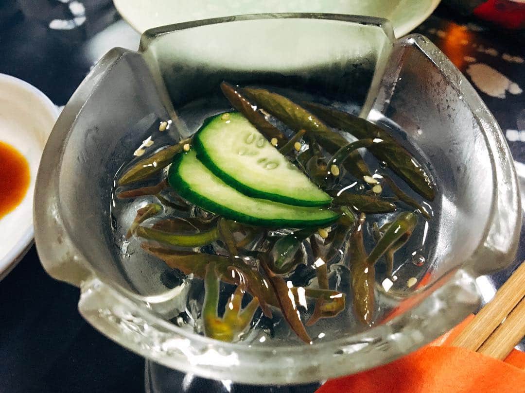 杜このみのインスタグラム：「昨日大沼湖水まつりの打ち上げで 頂いた、 じゅん菜が美味しすぎて、ずっと食べていたい…と思うほどでした♡ しあわせ♡ #旬の味覚 #じゅん菜」
