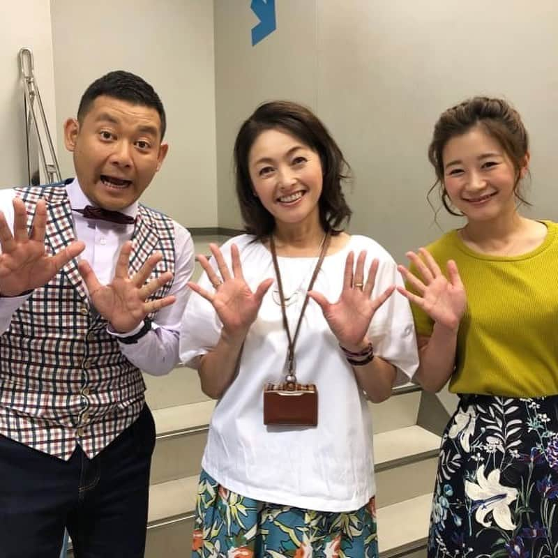 KBCテレビ「アサデス。」さんのインスタグラム写真 - (KBCテレビ「アサデス。」Instagram)「原直子です♪ おはようございます😆  今朝の深オイのコーナーでは大牟田の大蛇山まつりについてお伝えしました✨ 火花と煙が上がる中、大蛇が進む様は圧巻でした！ 今年は山笠や大蛇山まつりなど、足を運ぶ機会が多かったですが、やっぱり生は違いますね～😆 会場に行かないと体感できない魅力ってあるんだとつくづく感じました！  あすは、栄養を感じ取るセンサー”味覚”についてお伝えします！ 鈍感な味覚は生活習慣病になるリスクが高いんだそうです。 コンビニや外食続きで濃い味付けじゃないと物足りなくなっていませんか😣？ そんな方必見です。 鈍感な味覚も食生活で改善できる方法が⁈ あすの朝イチスクープでお伝えします✨  梅雨が明けて一気に暑くなりましたね。 今日も熱中症に注意が必要です！無理せず水分はまめに取りましょう💦  それでは いってらっしゃーい😆❤️ #アサデス。#kbc#福岡#fukuoka#深オイ#大蛇山#大蛇山祭り#大牟田#oomuta#味覚センサー#生活習慣病#朝イチスクープ#朝スク」7月29日 14時38分 - asadesu_kbc