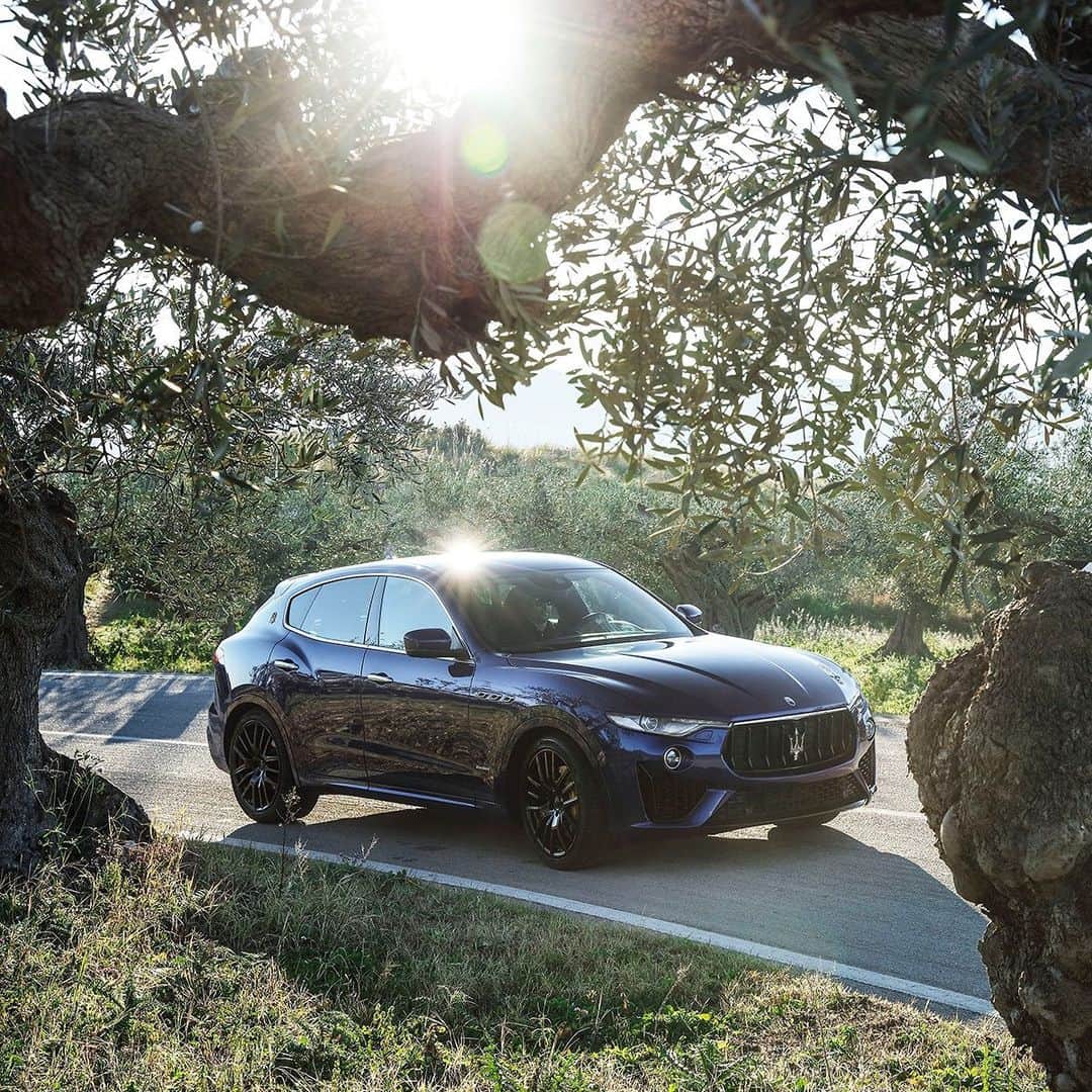 Maserati Japan | マセラティ ジャパンのインスタグラム：「ドライビング性能とともに優れた居住性を併せ持ったレヴァンテ。ドライバーを満足させるのは、力強い走りだけではありません。 #Maserati #マセラティ  #MaseratiJapan #マセラティジャパン #Levante #レヴァンテ」