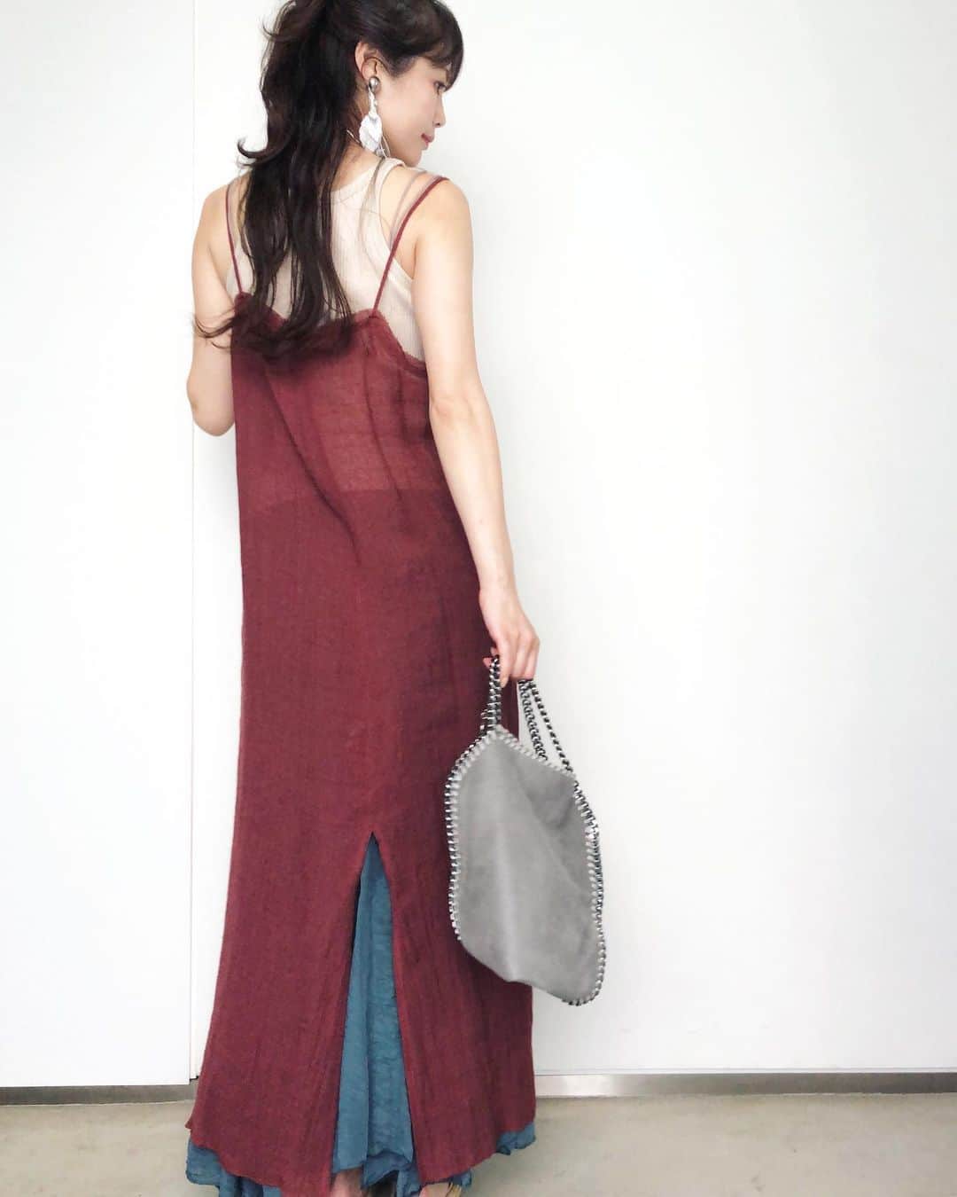のインスタグラム：「Smokey soft summer☀︎﻿ #ootd #summerfashion #summerdress #summervibes ﻿ ・﻿ ・﻿ ・﻿ ﻿ 透け感。﻿ スリット。﻿ 大好物♥﻿ ﻿ ・﻿ ・﻿ ・﻿ #the_dallas_lab  #ronherman  #deuxiemeclasse #cpshades #stellamccartney」
