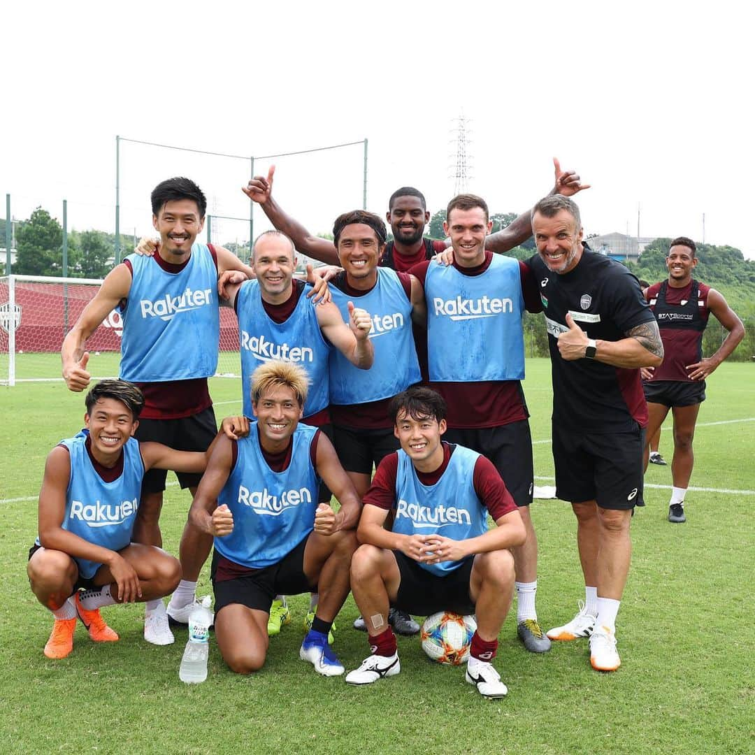 ヴィッセル神戸さんのインスタグラム写真 - (ヴィッセル神戸Instagram)「良い雰囲気でトレーニング！💪🏼 Great day of training! 👍🏼 . #vissel #visselkobe #ヴィッセル神戸 #WeAreKobe #Kobe #神戸 #一致団結」7月29日 14時59分 - visselkobe