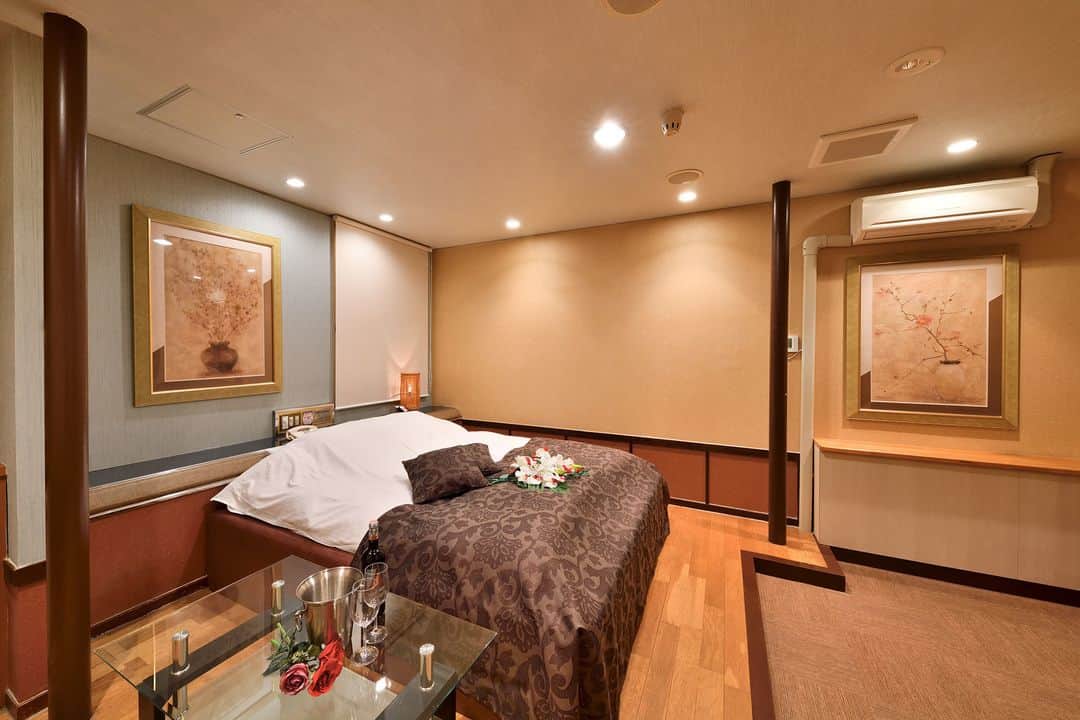 Loveinn Japanのインスタグラム：「Restay DEE https://loveinnjapan.com/en/hotel/720251/ Room for 2 from 8,000 per night #loveinnjapan #loveinnjapanpromo2019 #lovehoteljapan #couplehotel #japanhotels #greatdealsjapan #traveljapan2019 #hotelsjapan #japanhotelguide #hotelinjapan」