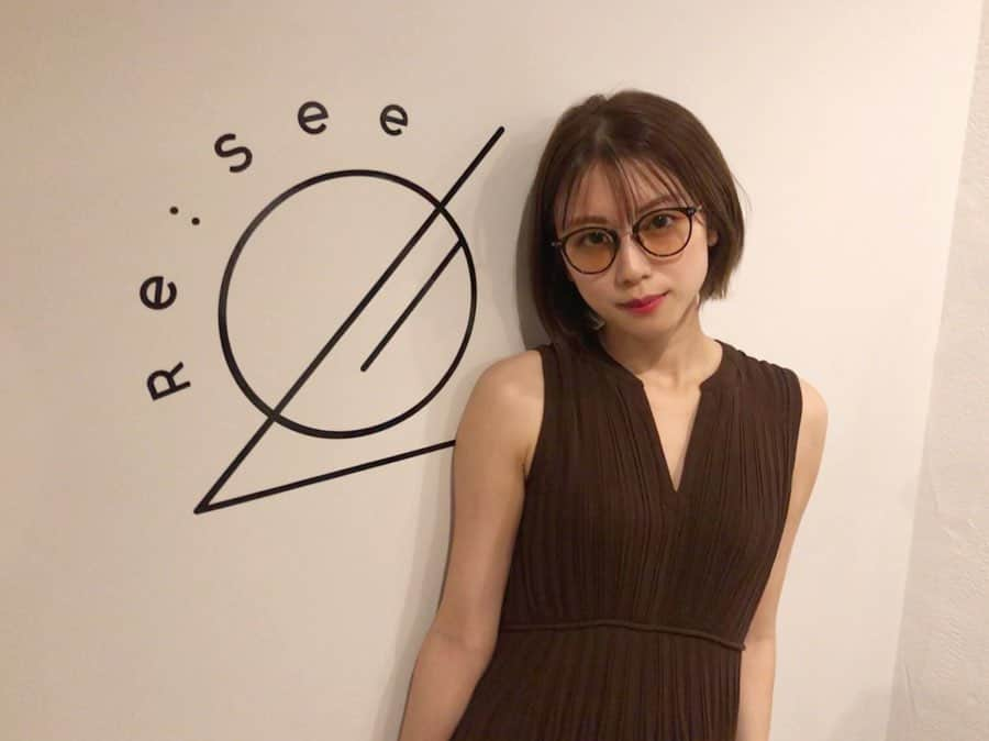 西村まどかさんのインスタグラム写真 - (西村まどかInstagram)「@resee.official reception☻🕶 お洒落で、一つ一つのメガネに こだわりがあって可愛かった〜！♡ ㅤㅤㅤㅤㅤㅤㅤㅤㅤㅤㅤㅤㅤ メガネってたくさんあるけど、 自分にあった良いものを、 ちゃんと付けようと思いました😎✨ ㅤㅤㅤㅤㅤㅤㅤㅤㅤㅤㅤㅤㅤ 唯一の #グラスフィッター こと メガネスタイリスト @issei_glassesfitter さん( ⚯̫ ) OPENおめでとうございます🎊原宿駅の目の前！ ㅤㅤㅤㅤㅤㅤㅤㅤㅤㅤㅤㅤㅤ ちなみに、福井県鯖江市は #めがねのまちさばえ といわれ、 眼鏡フレーム生産が国内シェア率96％を誇る 眼鏡産地ということで！(知ってました〜？) ㅤㅤㅤㅤㅤㅤㅤㅤㅤㅤㅤㅤㅤ #眼鏡堅麵麭 というメガネの形をした お菓子を差し入れさせていただきました😆 ぴったり♪ ㅤㅤㅤㅤㅤㅤㅤㅤㅤㅤㅤㅤㅤ」7月29日 21時04分 - madoka_nsmr