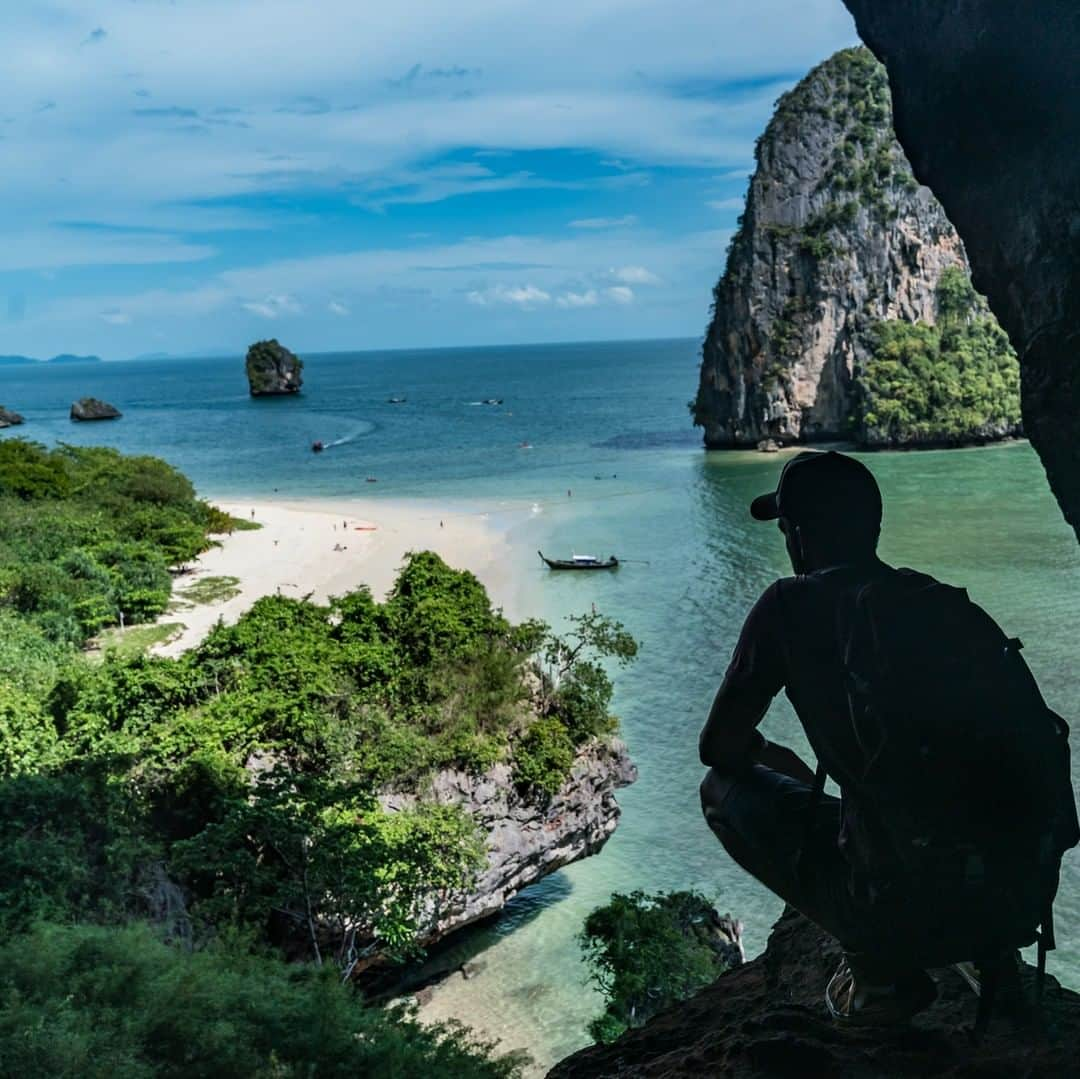 ルフトハンザさんのインスタグラム写真 - (ルフトハンザInstagram)「Everything in view – like a hawk we can overlook the entire shoreline from the rock’s ledge and spot the boat taking us back to the mainland. #FindYourAdventure #Lufthansa #FlyToBangkok」7月29日 21時01分 - lufthansa