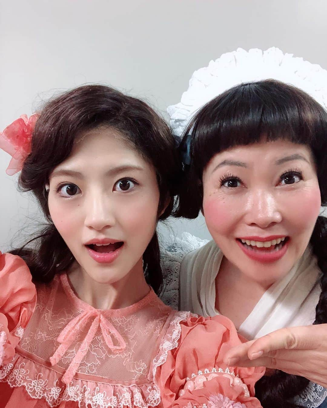 若月佑美さんのインスタグラム写真 - (若月佑美Instagram)「. 舞台 恋のヴェネチア狂騒曲 無事に千穐楽を迎え終幕致しました！ スタッフ、キャスト共に 最上級のカンパニーの皆様に囲まれて 大変貴重な毎日を過ごさせて頂いて 若月は幸せの限りでした。 何よりお越しくださいました皆様に楽しんで頂けていたら幸いです。 自分の未熟さや至らなさに嘆く日もありましたが、この舞台を経て少しでも成長出来ていたらいいなと思っています。 もっと素敵なお芝居が出来るよう これからも一生懸命に頑張ります。 ありがとうございました。 . . #恋のヴェネチア狂騒曲  #シスカンパニー  #吉田羊 さん #高橋克己 さん #浅野和之 さん #池谷のぶえ さん #クラリーチェ」7月29日 15時49分 - yumi_wakatsuki_official