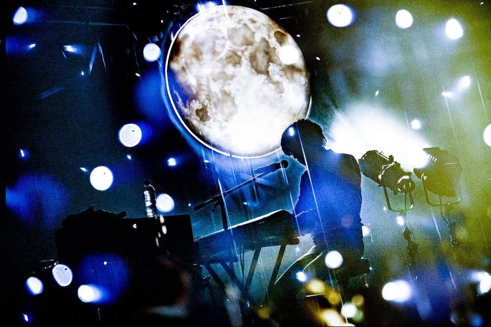 LAMP IN TERRENさんのインスタグラム写真 - (LAMP IN TERRENInstagram)「2019.07.28 日比谷野外大音楽堂 『Moon Child』ありがとうございました！！ 11月からは全国15カ所を回るライブハウスツアー『Blood』、そして2020年1月13日(月・祝)メジャーデビュー5周年イヴに赤坂BLITZでのワンマンライヴ『Bloom』が決定しました！！ 夏フェス、対バンイベントと他にもたくさん続きます！乞うご期待&お見逃しなく！！ photo @hamanokazushi」7月29日 15時42分 - lampinterren