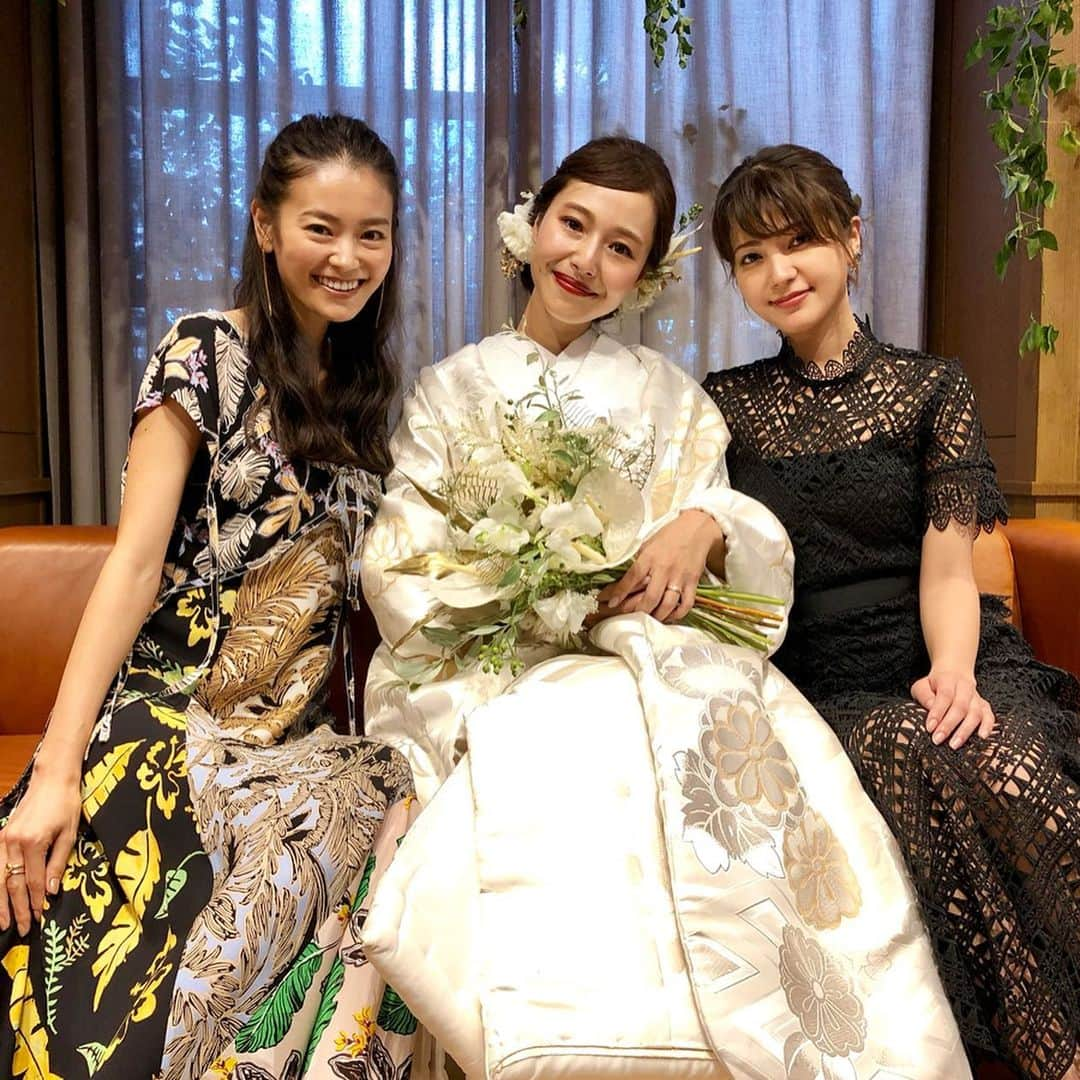 葛岡碧さんのインスタグラム写真 - (葛岡碧Instagram)「石川理咲子ちゃん💝山本紘之さんの結婚式💒✨ ・ ・ 嬉しくて、そして感動🥺✨ キラキラ輝く幸せいっぱいの2人に見とれてしまう、素敵な式でした🥰 Happy〜な一日😍  おめでとう〜😊✨✨ りさりさとっても綺麗だったよ💕」7月29日 15時47分 - midori_kuzuoka