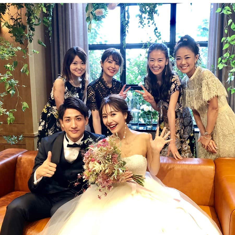 葛岡碧さんのインスタグラム写真 - (葛岡碧Instagram)「石川理咲子ちゃん💝山本紘之さんの結婚式💒✨ ・ ・ 嬉しくて、そして感動🥺✨ キラキラ輝く幸せいっぱいの2人に見とれてしまう、素敵な式でした🥰 Happy〜な一日😍  おめでとう〜😊✨✨ りさりさとっても綺麗だったよ💕」7月29日 15時47分 - midori_kuzuoka