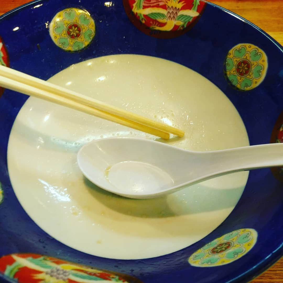 越中睦士さんのインスタグラム写真 - (越中睦士Instagram)「あ〜美味しい🍜 六本木「天鳳」 一、三、五、 #ラーメン」7月29日 16時03分 - makotokoshinaka