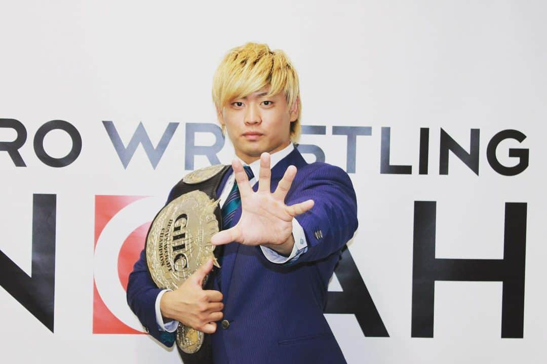 清宮海斗さんのインスタグラム写真 - (清宮海斗Instagram)「V５ みんなありがとう✨ #noah_ghc #清宮海斗 #ヘビー級 #チャンピオン #防衛 #プロレリングノア #23歳 #カルッツかわさき #会見 #スーツ姿 #プロレス #プロレスラー #タイトルマッチ #prowrestling #wrestler #noah」7月29日 16時22分 - noah_kiyomiya