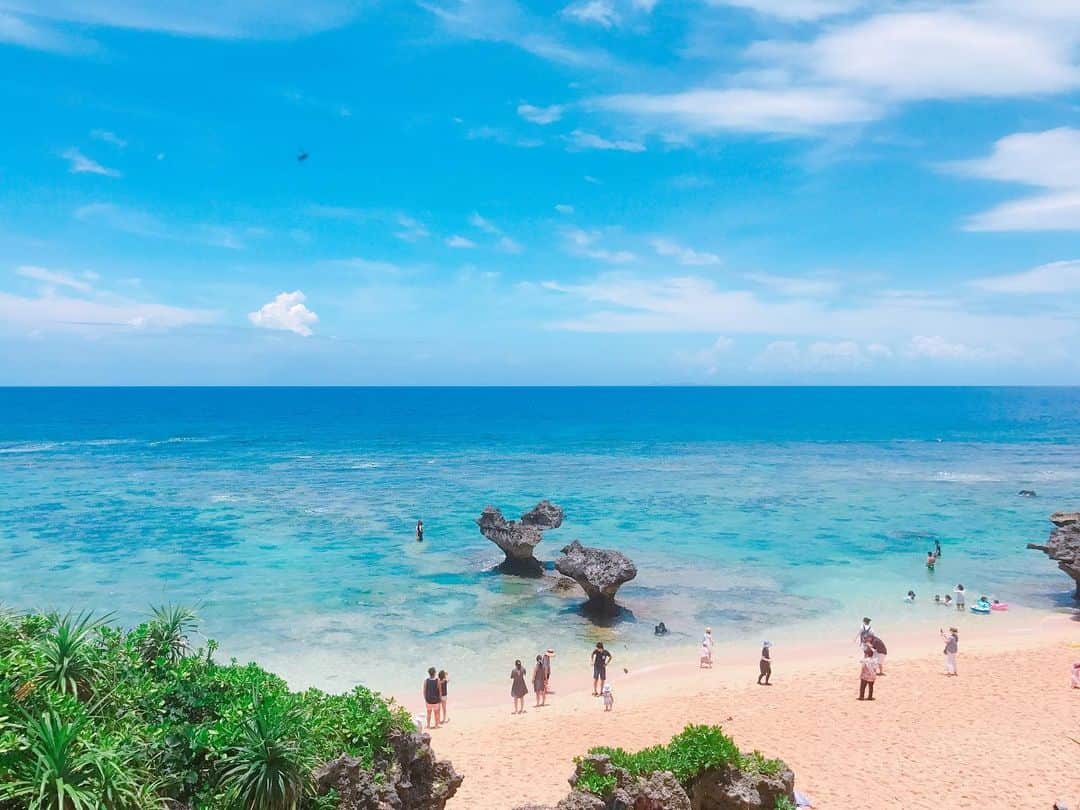 のインスタグラム：「. #沖縄旅行記  #古宇利島#ハートロック岩 #忘れもしない #携帯バキバキになったのもこの日」