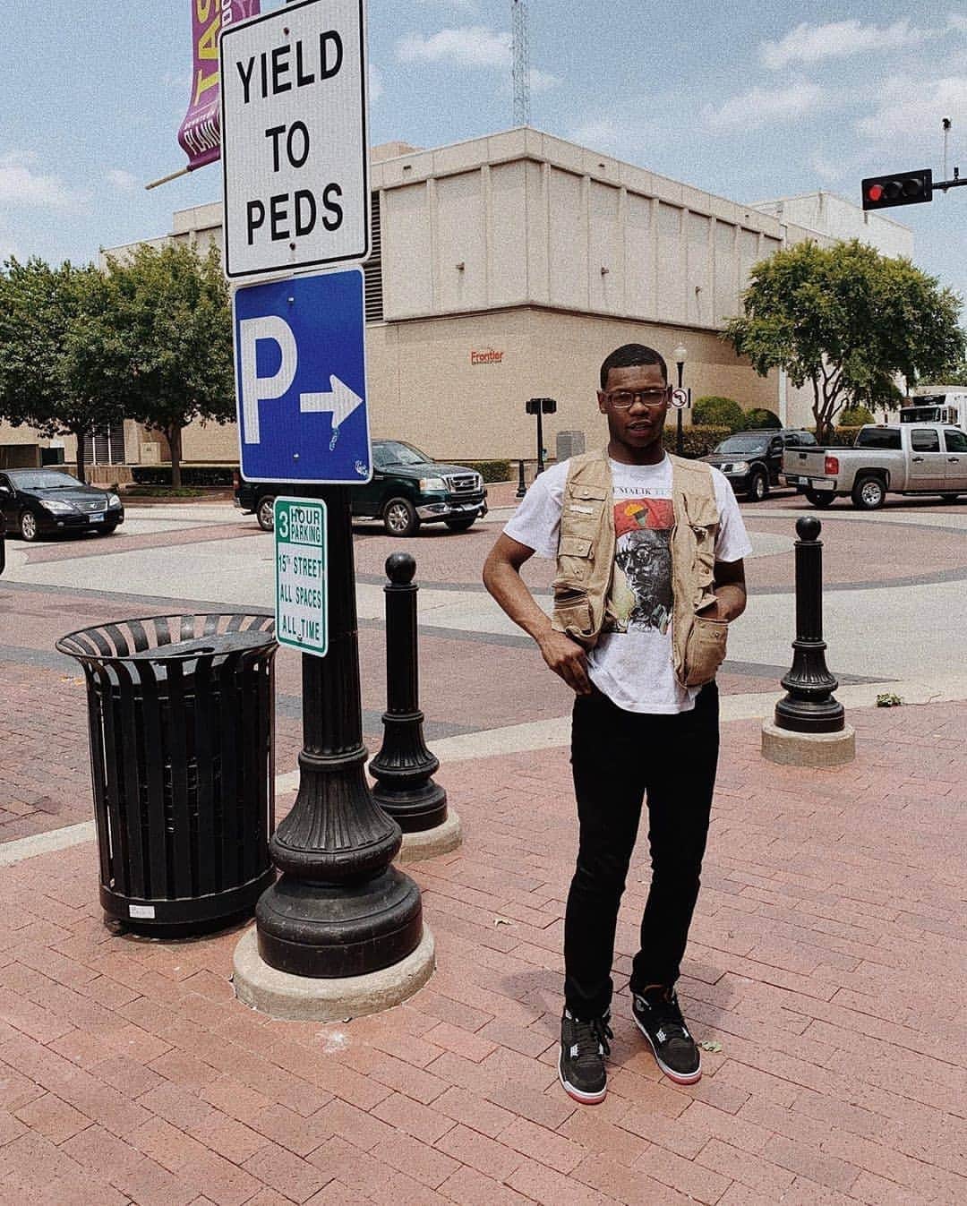 のインスタグラム：「In Texas with #ThinFinn ​📷 @justinbingham0 . . . #nudiejeans #orgnicdenim」