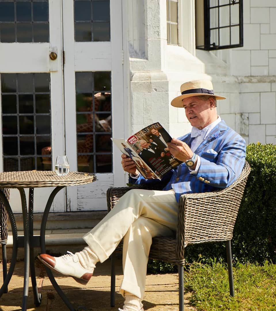 ハケットのインスタグラム：「Starting the week off right with a #throwback to Mr Jeremy Hackett enjoying one of our favourite events of the year, Henley Royal Regatta. Shop the collection online. #Regram @mrjhackett #Hackett @henleyroyalregatta」