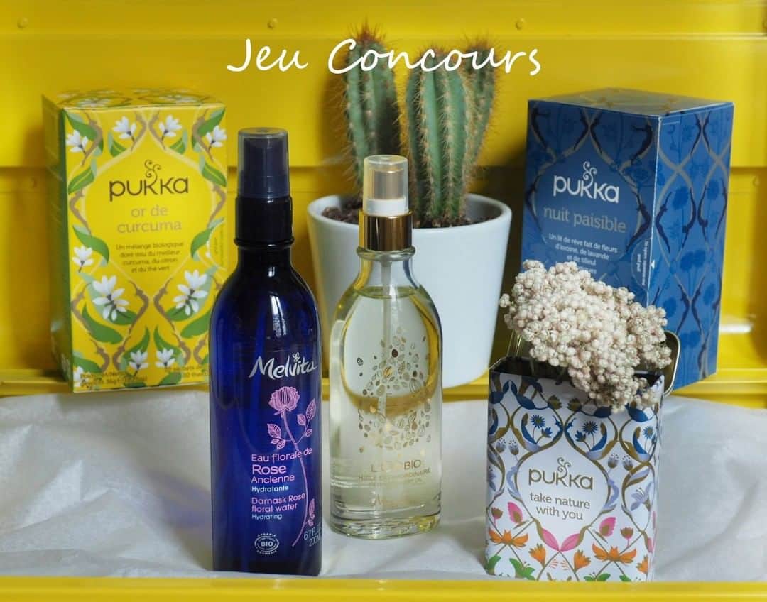 Melvita Officialのインスタグラム：「🔔 [Jeu Concours] Surpriiiiiiise… 😍⠀ Pour finir le mois de Juillet en beauté,  Melvita et Pukka s’associent pour vous faire gagner 1 Coffret Eté Paisible composé de 2 produits Melvita et de 2 thés Pukka ainsi que d’une travel Tin pour faciliter vos voyages🌱⠀ Pour participer, rien de plus simple : ⠀ 👍 Suivez les comptes @melvitaofficial et @pukkaherbsfrance⠀ ❤️ Likez ce post⠀ 💬 Commentez la publication en invitant 2 ami(e)s à participe ... JUSQU'À DIMANCHE SOIR  Le concours est ouvert à toute la France Métropolitaine, une seule participation par foyer. Seront exclus les comptes concours, merci ! ⠀ ⠀ Bonne chance à tous et à toutes !」