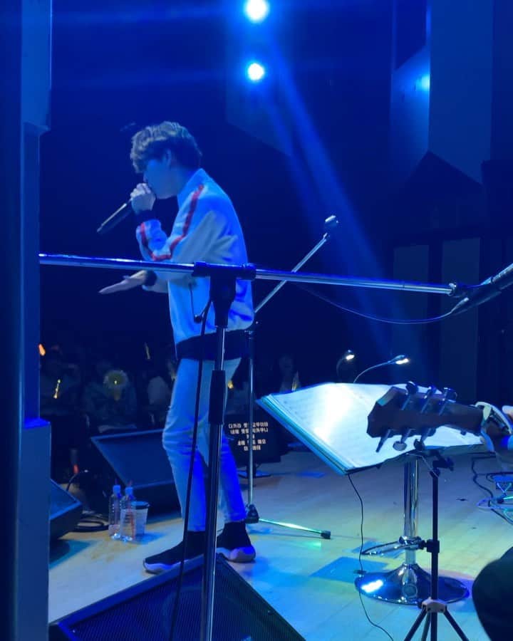 インジュン のインスタグラム：「やっぱりライブは楽しい 次のライブはいつかな~~? 역시 라이브는 즐거워!!! 다음 라이브는 언제일까~~? . . . #인준#라이브#콘서트 #injun #インジュン#ライブ」