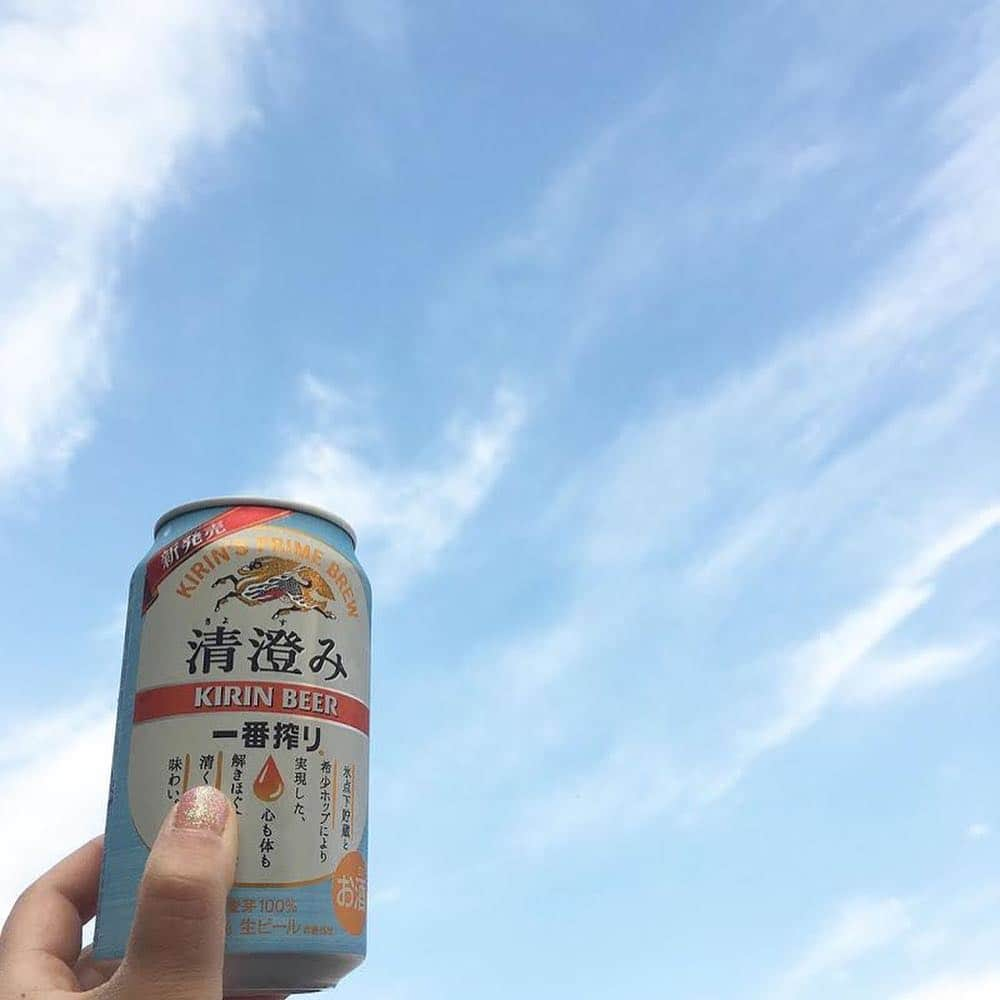 キリンビールさんのインスタグラム写真 - (キリンビールInstagram)「【#きょうのキリン 投稿をご紹介】晴れ渡る青空の下で飲むビールは格別❣️﻿ 今回は #青空ビール の写真をいただいたので、ご紹介させていただきます😊﻿ ﻿ １枚目﻿ 📷:@cayphotography_ さん﻿ 🍺:青空に輝く🌞✨黄金の #一番搾り﻿ ﻿ 2枚目﻿ 📷:@takehiroiwasaki さん﻿ 🍺:名峰を眺めながら・・・🌄👀✨ #キリンラガー﻿ ﻿ 3枚目﻿ 📷:@junkoume1003 さん﻿ 🍺: #淡麗グリーンラベル と#ピクニック😍💚﻿ ﻿ 4枚目﻿ 📷:@_saki1224 さん﻿ 🍺: #休日の昼飲み は最高😆👍﻿ ﻿ ５枚目﻿ 📷:@ts041221 さん﻿ 🍺:青空に澄み渡る🌞💙 #一番搾り清澄み﻿ ﻿ 関東地方は今日が 梅雨明け‼️﻿ ぜひ #外ビール を楽しんでくださいね🌞😎﻿ ﻿ #きょうのキリン での報告お待ちしています😘﻿ ステキな写真をありがとうございました👏﻿ ﻿ #ビール好きと繋がりたい #お酒好きと繋がりたい #ビアスタグラム #キリン #キリンビール #ビールのある生活 #外飲み #青空とビール #公園ビール #手持ち倶楽部 #キリンラガービール #とりあえずビール #発泡酒 #kirinbeer #beer #kirin #淡麗 #グリーンラベル」7月29日 17時21分 - kirin_brewery