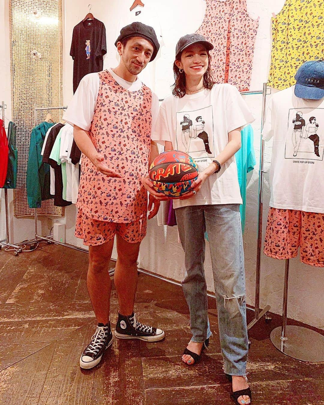 大森美知さんのインスタグラム写真 - (大森美知Instagram)「POP UP🎪⛹️‍♀️🏀 地元九州のお友達達 @crate_athletics が渋谷にある @pells_coffee_bar ☕️とコラボしたので 応援しにいってきたよ✨ 普段 福岡#大名 にもSHOPがあって地元 帰ったら 絶対に立ち寄る場所✨ なんだか落ち着くんだよなぁ💭 今年は夏休み地元帰れるのが決まって🌴✈️🌺 楽しみしかない💖 #crate 男女兼用の普段 使いからスポーツシーン に使えるアイテムがあって⛹🏽‍♂️🤸🏽‍♀️🧘🏾‍♀️ お値段もお手頃でミチは好きなアパレルの１つ✔️」7月29日 17時27分 - michi_oomori_official