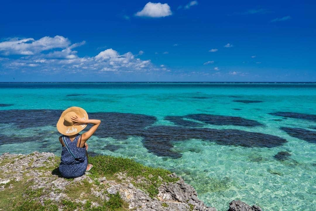 Be.okinawaさんのインスタグラム写真 - (Be.okinawaInstagram)「The Miyako ocean breeze puts a mind at ease. 📷:@hiroshi_0515  #cape #miyakoisland #岬 #宮古島 #곶 #미야코지마 #オーシャンビュー #海風 #oceanview #seabreeze #beokinawa #visitokinawa」7月29日 17時40分 - visitokinawajapan