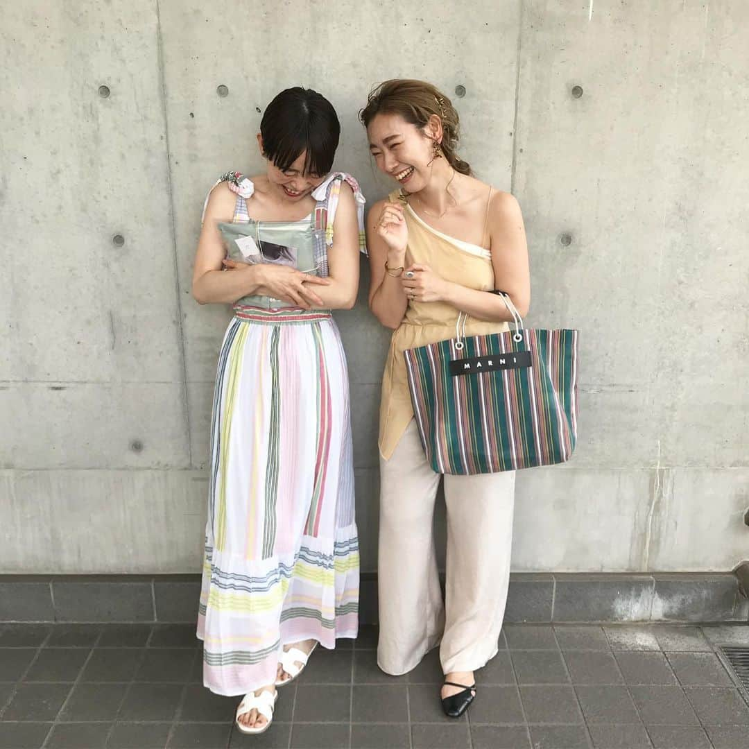 YU-U（工藤由布）さんのインスタグラム写真 - (YU-U（工藤由布）Instagram)「会いたかった人。 美容室のレセプションといえば… あさこさんっ‼︎‼︎ってきっと美容師さんはなるよなぁ… それほどこの仕事の代表になる存在でRITZにも長く長く勤務。 ・・・ 今日の残り数時間と明後日31日がラスト🙌🏻 愛されてきたあさこさんだからこそ 笑いも涙もたくさんだろうけど あと少し、精一杯頑張ってくださいっ🙇🏼‍♀️ ・・・ そして結局わたしらも泣くよね😢😢😢 そう思わせてくれたあさこさん、ありがとう🙌🏻」7月29日 17時40分 - nyan22u22nyan