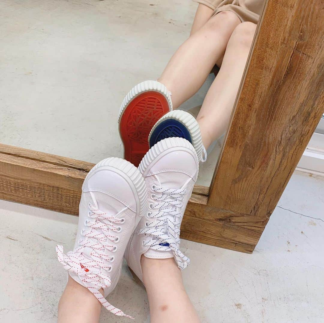 NANAMIさんのインスタグラム写真 - (NANAMIInstagram)「お気に入りスニーカー👟♡ . 1ヶ月以上前の傷が消えないんですが これが年を取るってことなんですね☺︎ 治し方わかる人🙋‍♀️？ #OTxCINOH #nanaの好きなもの」7月29日 17時55分 - nanami023