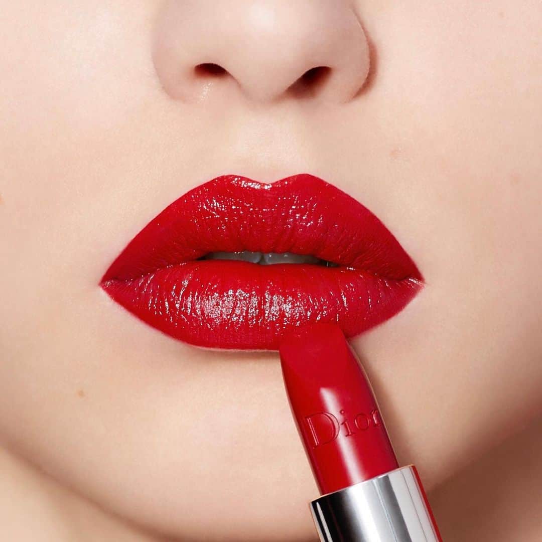 クリスチャンディオールさんのインスタグラム写真 - (クリスチャンディオールInstagram)「Happy International Lipstick Day! Looking for perfectly bold red lips? The Iconic RED of Rouge dior 999 is always a good choice! • ROUGE DIOR 999 • #diormakeup #lipstickday #rougedior @diormakeup」7月29日 17時55分 - dior