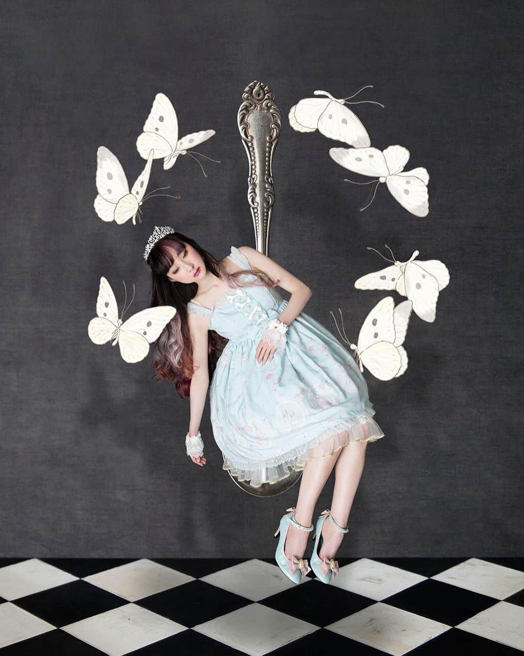 今井キラさんのインスタグラム写真 - (今井キラInstagram)「「ワルツ」﻿ ﻿ 写真のドレスはAngelic Prettyさんとの2013年のコラボ「ラ・プランセス・シュクレ」﻿ このテキスタイルを描いている時に、いつか「ひと匙姫」というタイトルで本を作りたいと思いついたのがはじまりでした🥄﻿ ﻿ ・﻿ ﻿ 四方あゆみ 写真展﻿ "ANOTHER STORY" Ayumi ‪Shikata‬ Exhibition﻿ フォトグラファー四方あゆみが撮りおろした7人のモデル。7つの物語。﻿ ‪8/3 - 8/7 2019‬﻿ Weekday ‪11:00 - 20:00‬  Weekend ‪11:00 - 22:00‬﻿ Entrance Fee  500yen﻿ ﻿ at URD EVENT SPACE﻿ ‪東京都目黒区中目黒1-3-12 URBAN RESORT DAIKANYAMA 2F‬﻿ ﻿ ・﻿ ﻿ #🥄 #kiraimai #👑 #angelicpretty #sweetlolita #illustrator #イラストレーター #イラスト #👸 #art #lolitafashion ‎⁦#ANOTHERSTORY⁩」7月29日 18時08分 - kiraimai