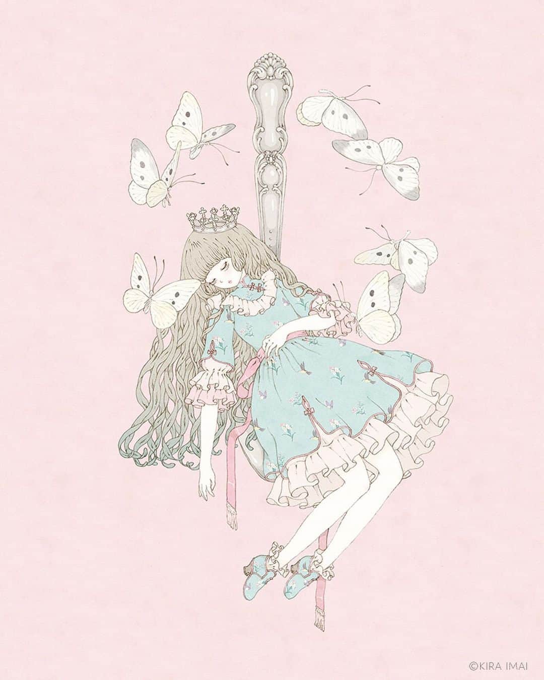 今井キラのインスタグラム：「「ワルツ」﻿ ﻿ 写真のドレスはAngelic Prettyさんとの2013年のコラボ「ラ・プランセス・シュクレ」﻿ このテキスタイルを描いている時に、いつか「ひと匙姫」というタイトルで本を作りたいと思いついたのがはじまりでした🥄﻿ ﻿ ・﻿ ﻿ 四方あゆみ 写真展﻿ "ANOTHER STORY" Ayumi ‪Shikata‬ Exhibition﻿ フォトグラファー四方あゆみが撮りおろした7人のモデル。7つの物語。﻿ ‪8/3 - 8/7 2019‬﻿ Weekday ‪11:00 - 20:00‬  Weekend ‪11:00 - 22:00‬﻿ Entrance Fee  500yen﻿ ﻿ at URD EVENT SPACE﻿ ‪東京都目黒区中目黒1-3-12 URBAN RESORT DAIKANYAMA 2F‬﻿ ﻿ ・﻿ ﻿ #🥄 #kiraimai #👑 #angelicpretty #sweetlolita #illustrator #イラストレーター #イラスト #👸 #art #lolitafashion ‎⁦#ANOTHERSTORY⁩」