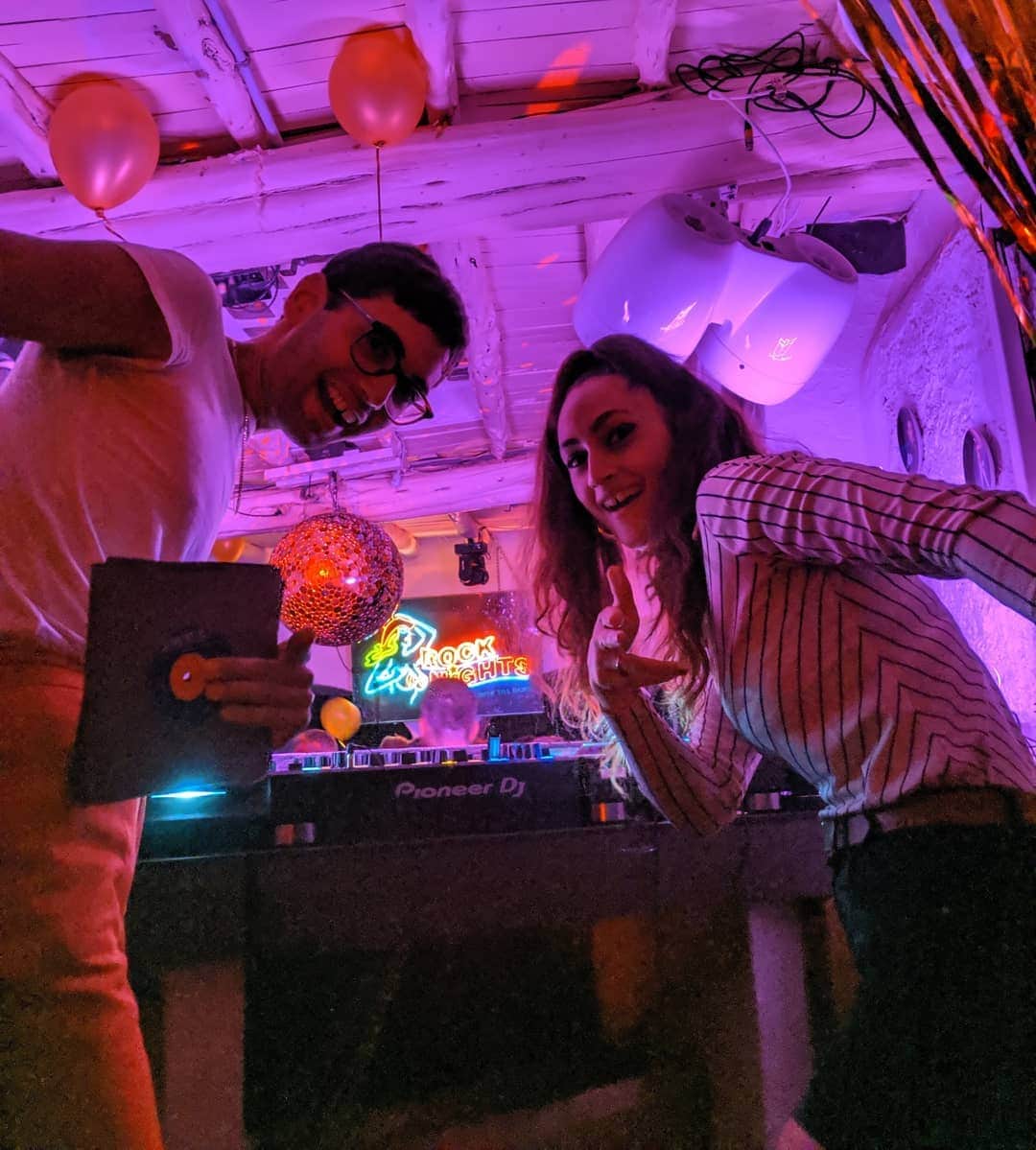キティー・デイジー＆ルイスのインスタグラム：「DJing in Ibiza over the weekend! Thanks to our Spanish ambassador @diegocalvoibiza @rocknightsclub 🌴」