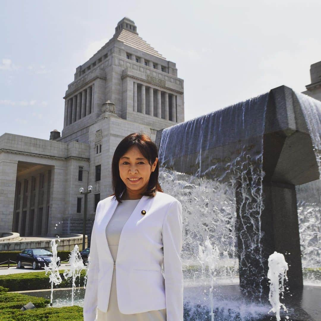 森まさこさんのインスタグラム写真 - (森まさこInstagram)「本日より、3期目の参議院議員としての任期がスタート致しました。 福島を前へ。そして、国家国民のため。全力で働かせていただきます。  #森まさこ #福島を守る」7月29日 18時15分 - mori_masako_