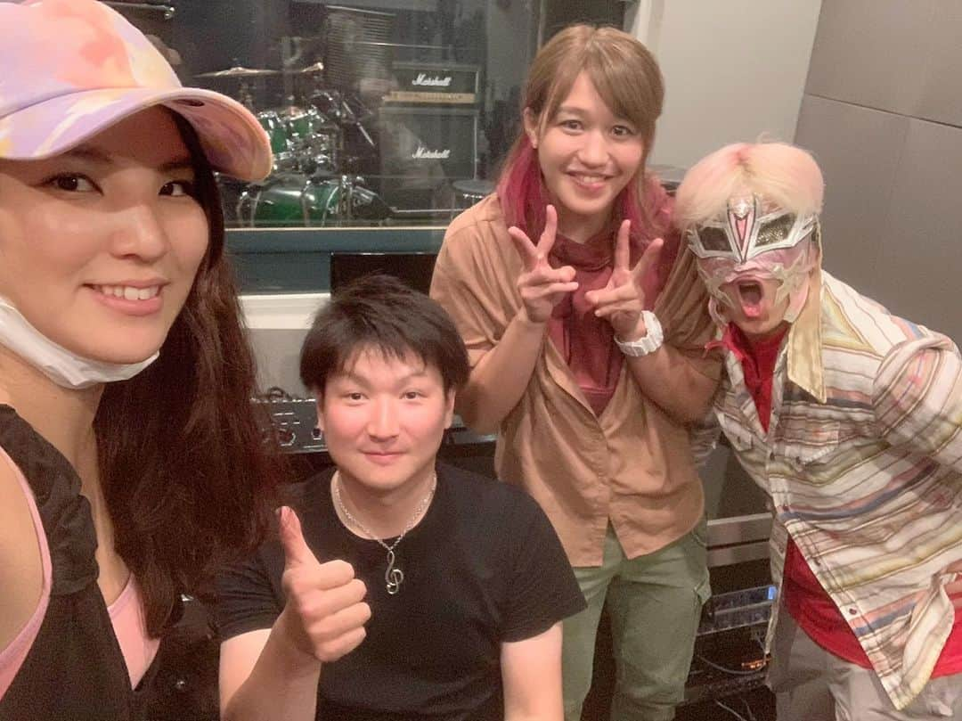 朱里さんのインスタグラム写真 - (朱里Instagram)「recording🧡  ピンキーミルキーの曲レコーディング😎  #recording #sing #song #enjoy #ピンキーミルキー #レコーディング #6時間」7月29日 18時23分 - syuri_official