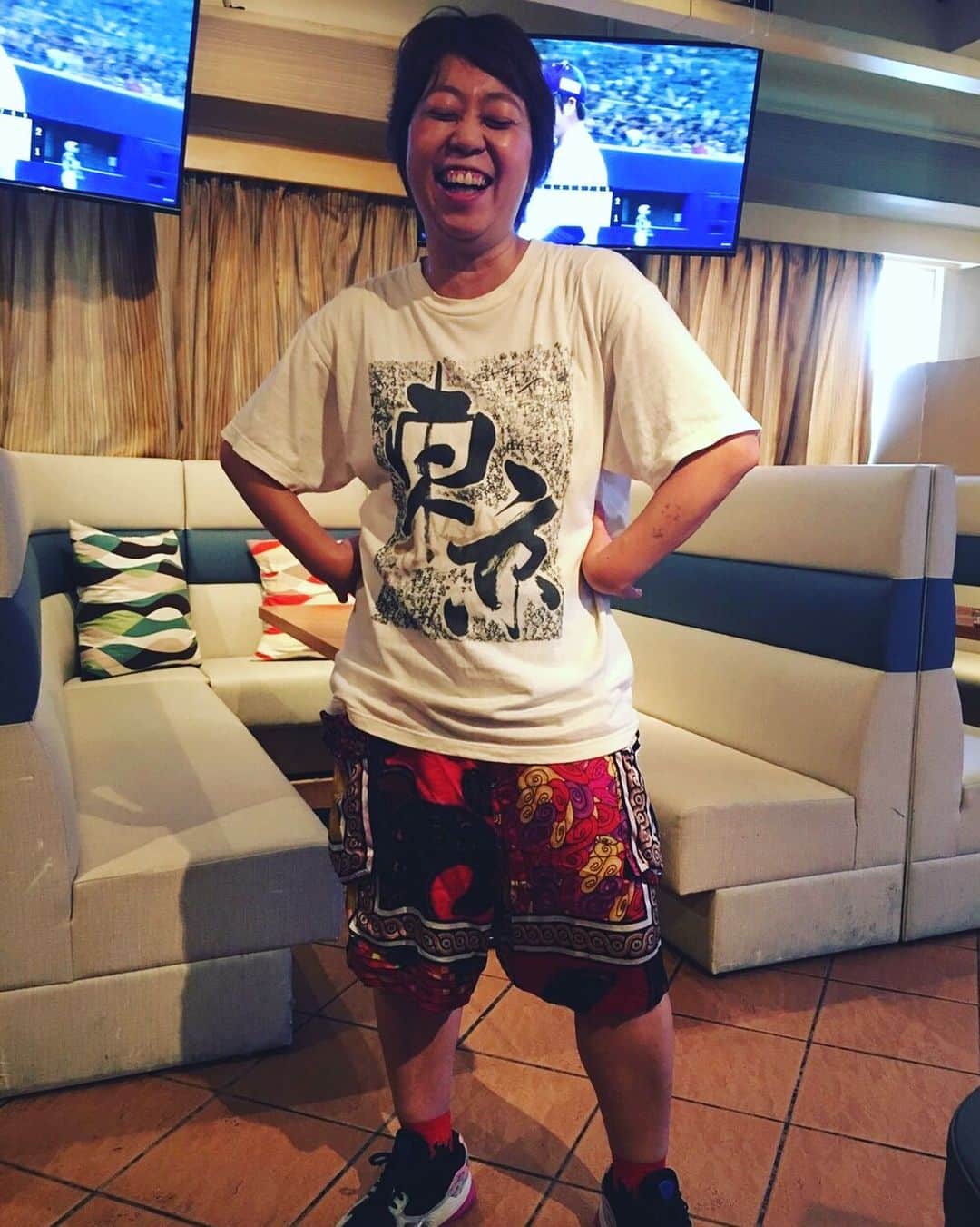 八幡カオルさんのインスタグラム写真 - (八幡カオルInstagram)「#カオズコーデ‼️ 東京Tシャツに、 ノゾミイシグロのパンツ‼️ そろそろ美容院に行こう。」7月29日 18時24分 - kaoruyahata