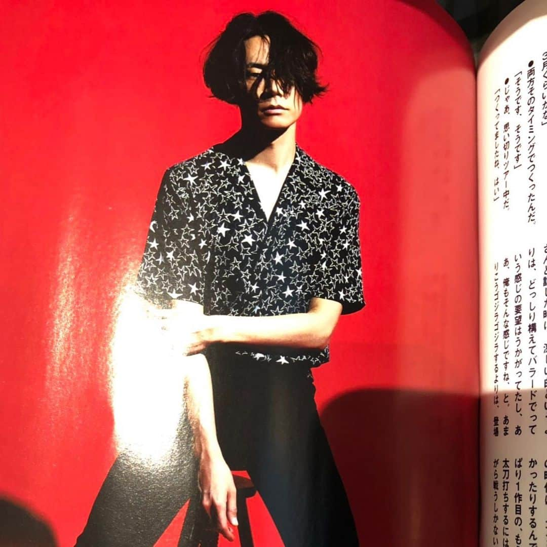 [ALEXANDROS]さんのインスタグラム写真 - ([ALEXANDROS]Instagram)「明日JAPAN発売。﻿ 中々いい話。﻿ 久々の取材でちょっと緊張しました。﻿ ﻿ 洋平  #alexandros  #rockinonjapan  #saintlaurent」7月29日 18時24分 - alexandros_official_insta