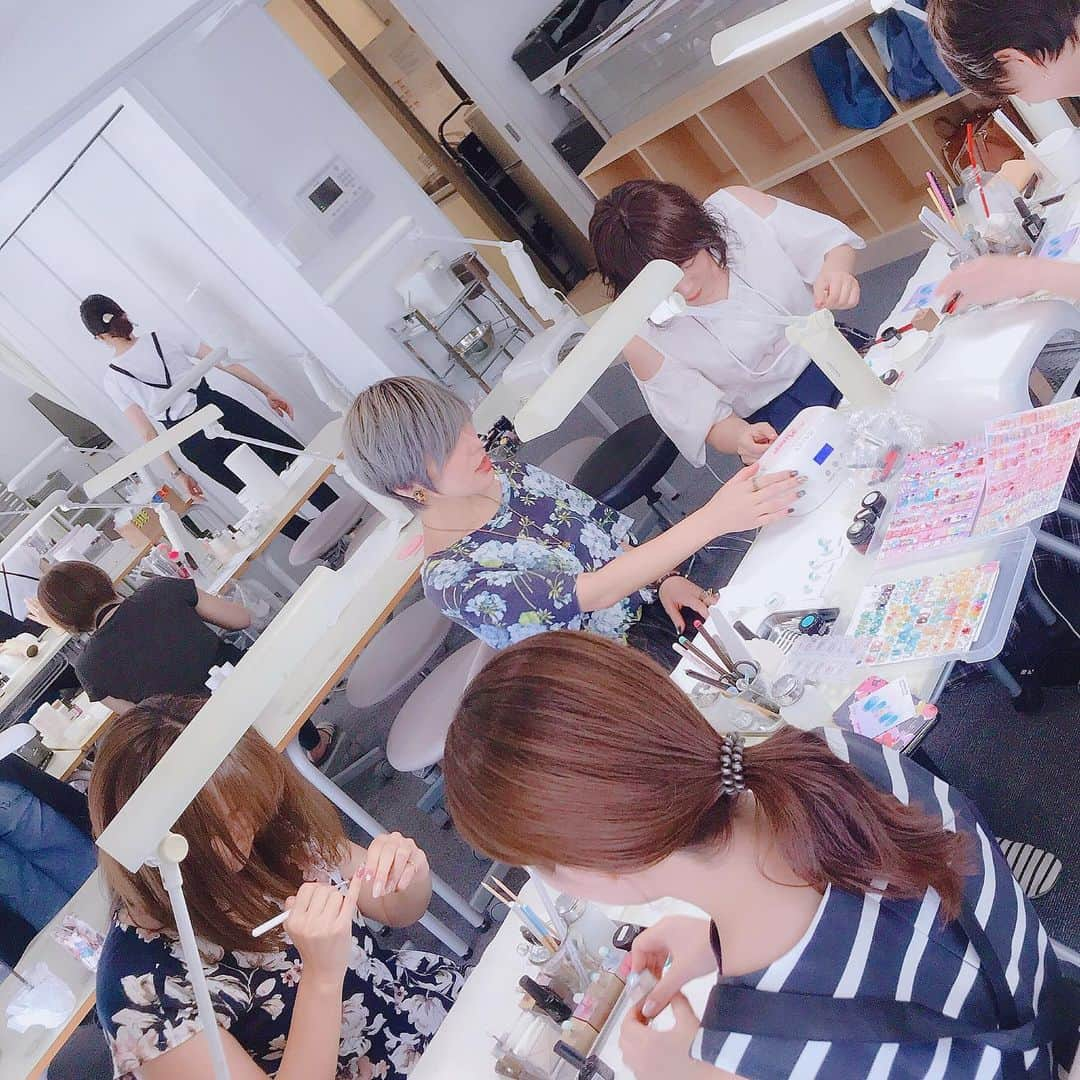 なかやまちえこさんのインスタグラム写真 - (なかやまちえこInstagram)「2019.07.29 nailschool tricia ジェルアートレッスン ご受講いただきありがとうございました😊💓💓 8.9月は検定授業になります😌🙏 #tricia #nailschool #ネイルスクール #トリシア #表参道 #ネイルスクールトリシア #ネイルスクールtricia」7月29日 18時25分 - chiekonakayama