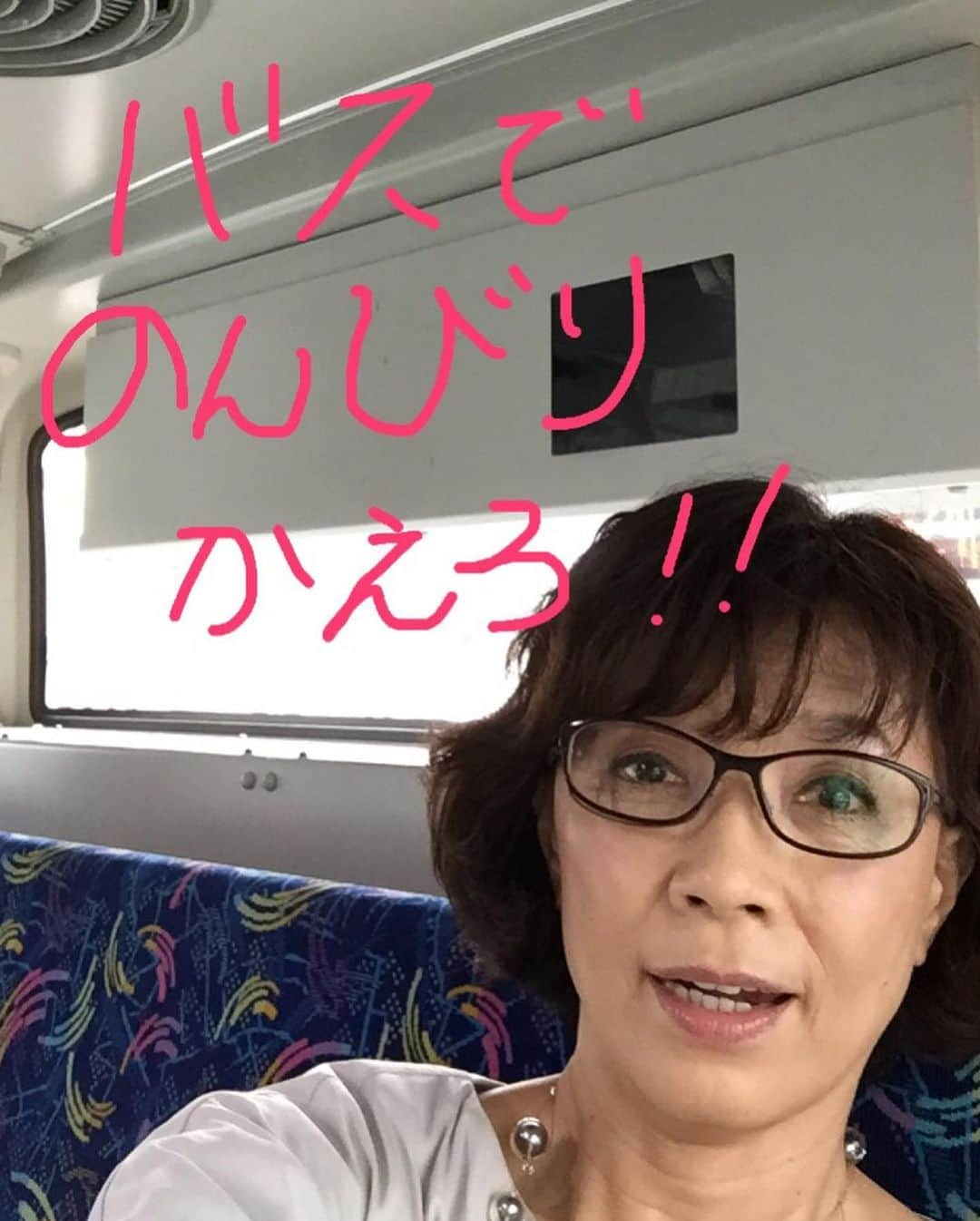 榊原郁恵さんのインスタグラム写真 - (榊原郁恵Instagram)「. ミュージカル「#王様と私」を観て来ました！ ホントに素晴らしかった❣️. #渡辺謙 さん、同い年とは思えないくらいバイタリティに溢れ、存在感がまさに王様‼️そのもの！！！！ まるで本場ブロードウエイにでも行ったかの様な気分❗️. 贅沢な時間を過ごさせて頂いちゃった❣️ ミュージカルに憧れていた、若き頃のわたし！. フルオーケストラで一流のスタッフキャストと共に歌い踊り、飛び回っていた！！. ん〜！今の自分にチョット喝入れなきゃなあ！ オイ、がんばれよ‼️‼️と！！. .  #観劇 #シアターオーブ #榊原郁恵」7月29日 18時34分 - sakakibara.ikue