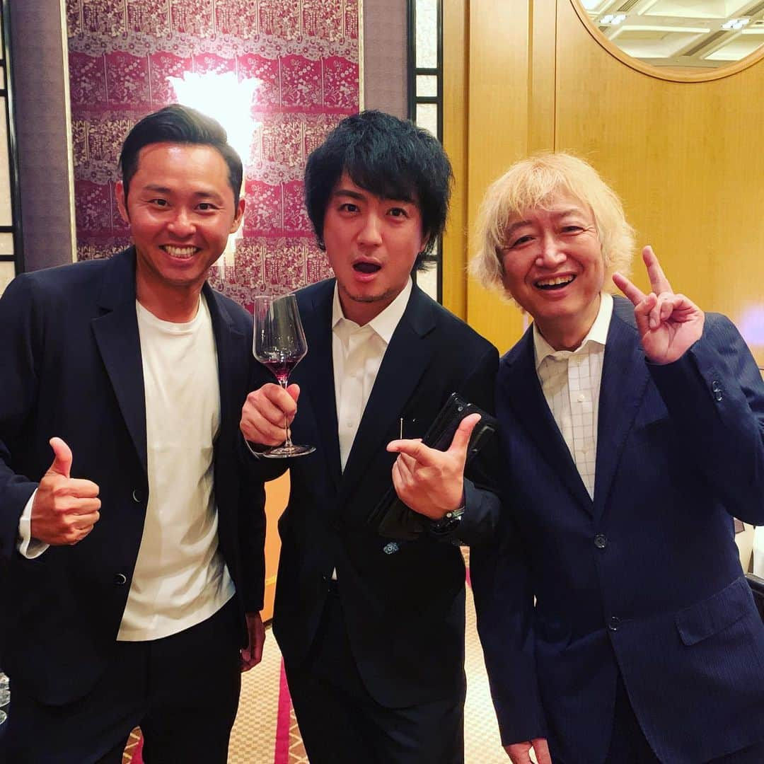 上地雄輔さんのインスタグラム写真 - (上地雄輔Instagram)「こーすけ&なんばちゃん^_^ #北島康介#東京#オリンピック#東京オリンピック#目指せ#🏅#wine#🍷#飲んで#超#きもちいい #🏊‍♂️」7月29日 18時29分 - usk_kmj