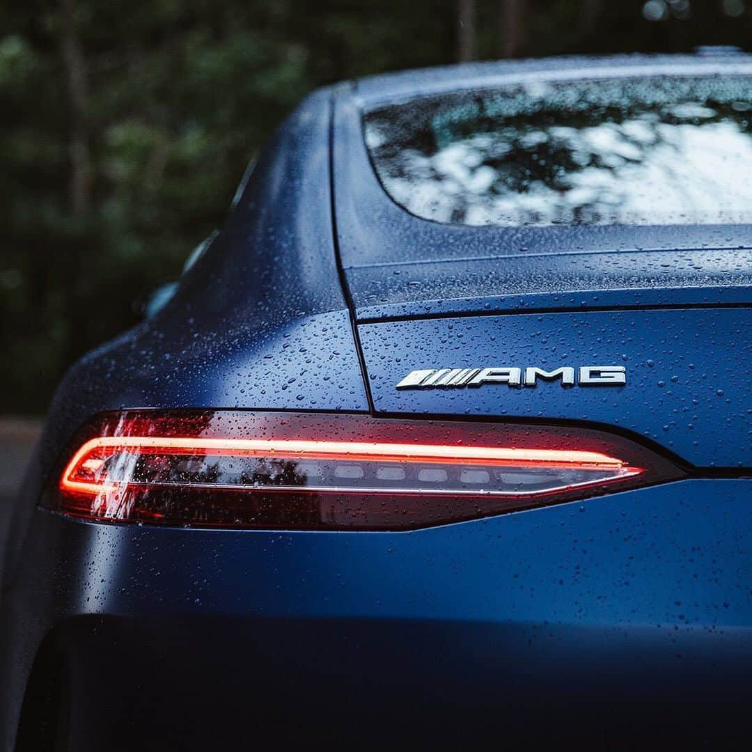 メルセデス・ベンツさんのインスタグラム写真 - (メルセデス・ベンツInstagram)「Bold & blue. 💘 Photo by @zackroif via @mercedesbenzusa __________ [Mercedes-AMG GT 63 S 4MATIC+ 4-Türer Coupé | Kraftstoffverbrauch kombiniert: 11,3 l/100 km | CO₂-Emissionen kombiniert: 257 g/km | mb4.me/nefz/] . #MercedesBenz #⭐ #MercedesAMG #AMG #AMGGT63S #DrivingPerformance #mbfanphoto #mbphotopass #automotivedesign #soloparking #mbcar」7月29日 18時30分 - mercedesbenz