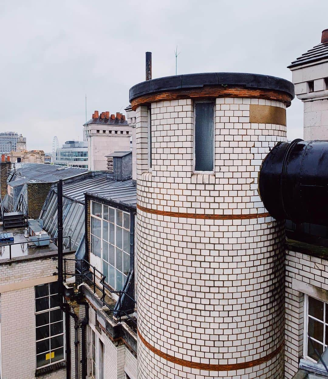 スージー・ロウさんのインスタグラム写真 - (スージー・ロウInstagram)「Don’t look down... Best rooftop in town that I only recently discovered... the top of the former CSM campus on Southampton Row (only accessible for shoots alas) which features a beautiful iron clad double dome Outtakes and shots from the @hm shoot (slides 1-3) 📸 @rasmuswengkarlsen P.S. Really do hope this historic building is preserved and redeveloped into something culturally meaningful as opposed to some bullshit luxury apartment/hotel」7月29日 18時36分 - susiebubble