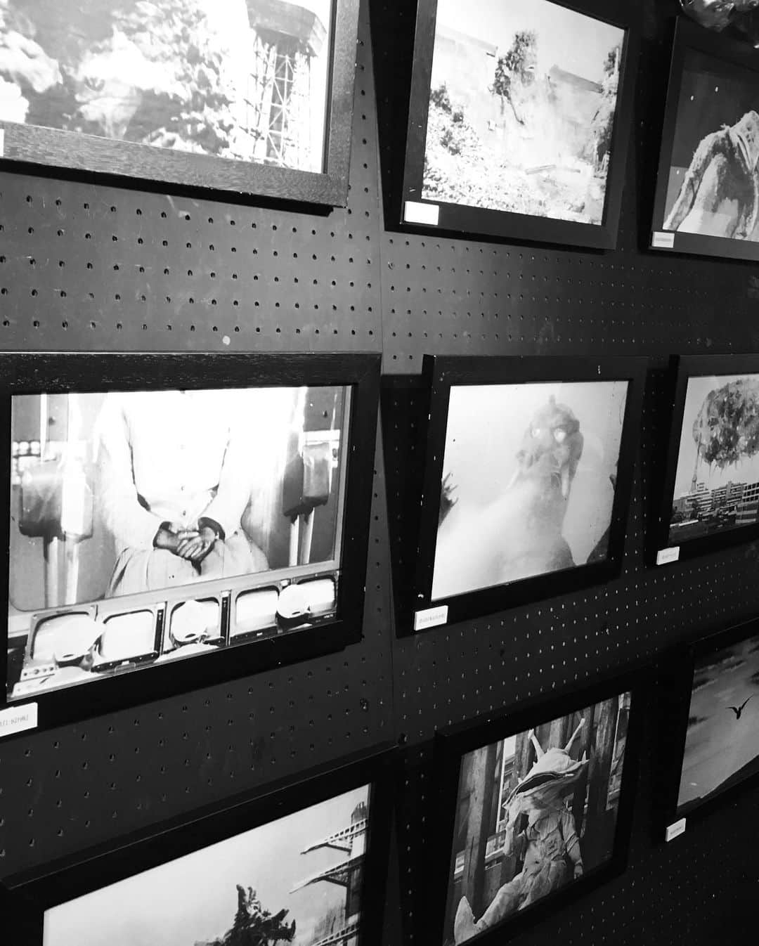 相原コージさんのインスタグラム写真 - (相原コージInstagram)「中野ブロードウェイの墓場の画廊では「ウルトラＱ展」もやってたので観て来た。写真撮影可、ソフビやハードコアチョコレートのイカしたTシャツなどのグッズも。 #ウルトラＱ展 #墓場の画廊 #中野ブロードウェイ  #ultraq #nakanobroadway」7月29日 18時38分 - kojiaihara