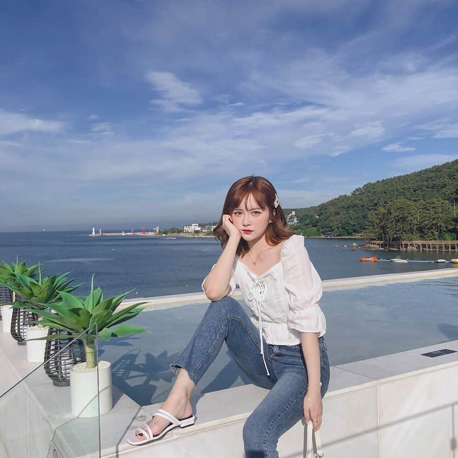 柯柯YELIZのインスタグラム：「從一樓拍到三樓😂😂 #柯柯釜山隨便玩 #釜山咖啡廳 #釜山 #釜山景點」