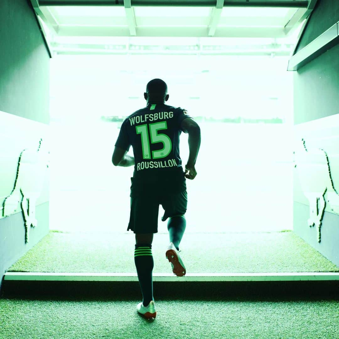 VfLヴォルフスブルクさんのインスタグラム写真 - (VfLヴォルフスブルクInstagram)「Wer kann den Saisonstart auch kaum noch abwarten? 🧐⤵️ #vflwolfsburg #bundesliga #dfbpokal #europaleague #arbeitfussballleidenschaft #immernurdu #immer_hungrig」7月29日 18時40分 - vfl.wolfsburg