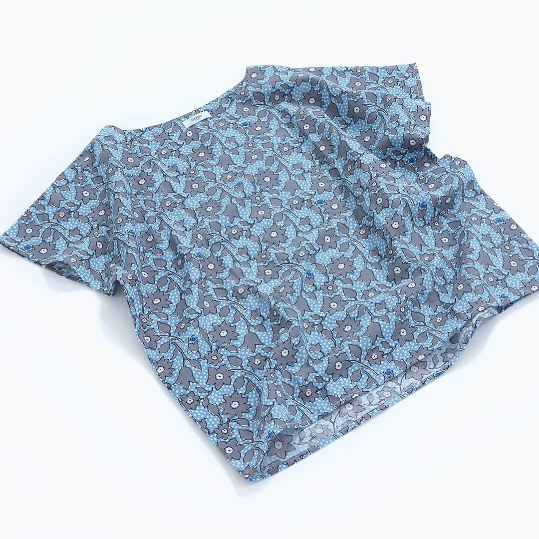 marbleSUD(マーブルシュッド) のインスタグラム：「【SALEアイテム紹介】 snail & flower カーブステッチブラウス。 人気のテキスタイルが50%OFF！ ¥12,000→¥6,000(税別) ・ #marblesud #マーブルシュッド #sale #セール #夏 #ファッション #大人コーデ #大人女子コーデ #爽やか #梅雨明け #涼しい」