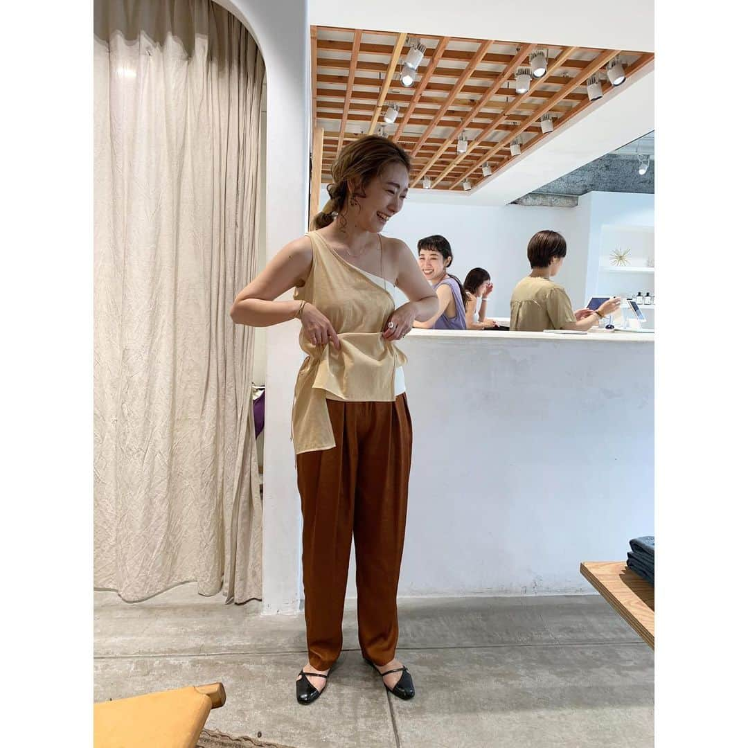 YU-U（工藤由布）さんのインスタグラム写真 - (YU-U（工藤由布）Instagram)「ゆかさんシリーズ👖 パンツ試着して写真撮ったらいい感じにゆかさんいる🤣 2枚目のゆかさん最高👻 オレンジ🍊38 パープル🍇36 ピスタチオ🍐タンクも合わせたよ✨ てろてろパンツ大好き🙌🏻 ・・・ #todayful」7月29日 18時50分 - nyan22u22nyan