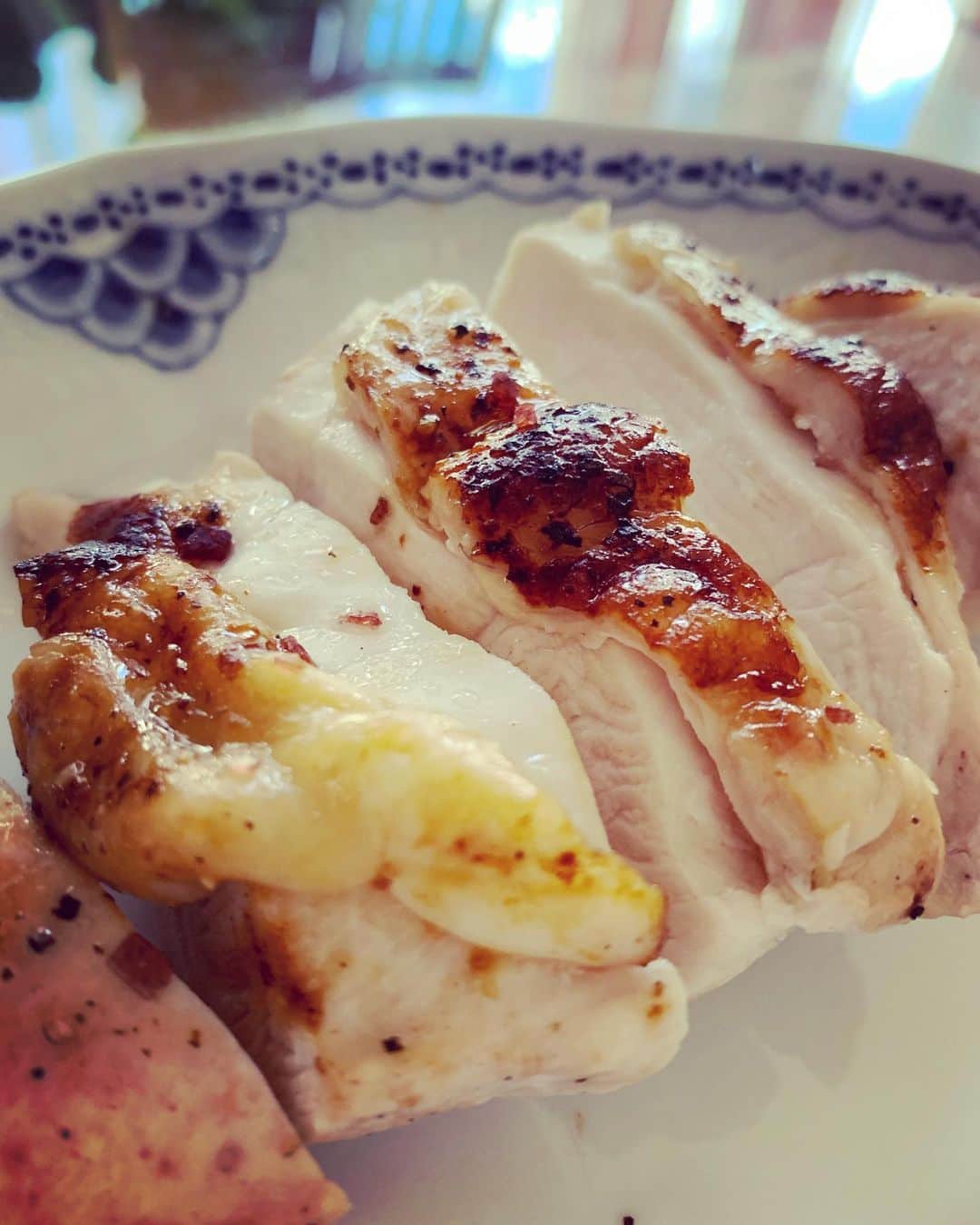 宮城麻里子さんのインスタグラム写真 - (宮城麻里子Instagram)「あら？ 予想を上回るしっとり感。 シンプルに美味しくできました✌️ wow! I could make this chicken breast more juicy and moisty than I expected. Just simple and tasty! #鶏むね肉しっとり」7月29日 19時07分 - miyagimariko